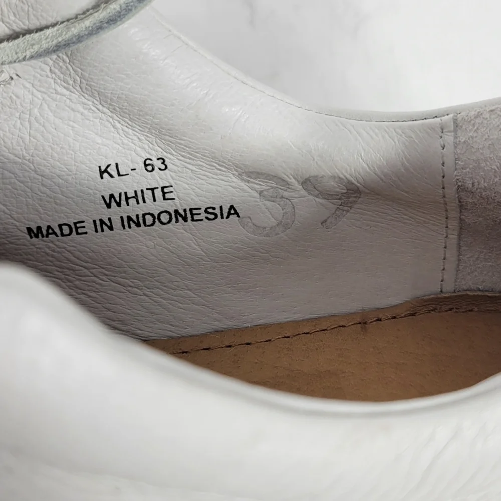 Blackstone White and Tan Sneakers #783 Size EU39 (US 8.5)